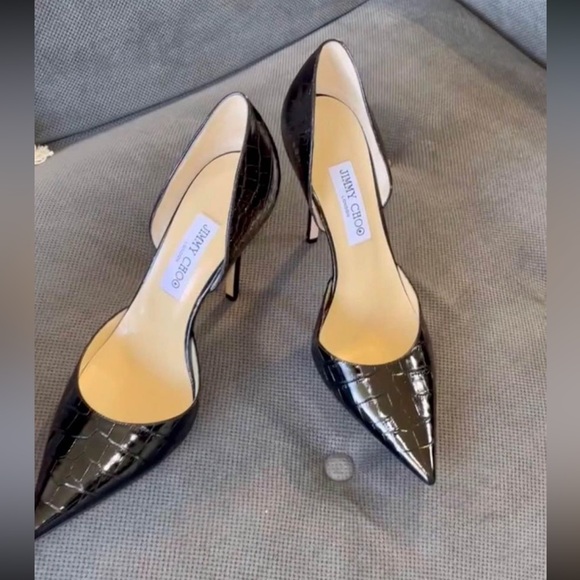 Authentic Jimmy Choo, made with fine and rich Italian leather upper and sole. - Picture 1 of 6